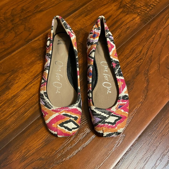 Toms Ikat Print Ballet Flats - Picture 2 of 6